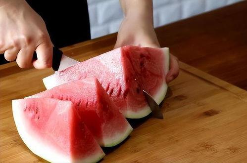 吃瓜嘴巴不舒服