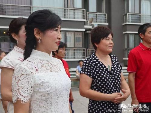 吃瓜现场照片,吃瓜群众围观大事件瞬间