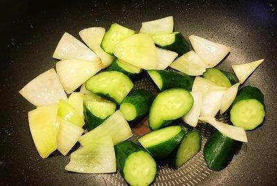 宅在家里吃瓜,揭秘网络热点的幕后故事