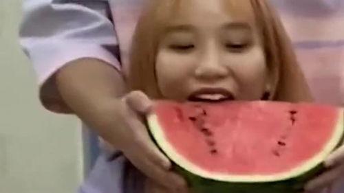 吃瓜博主女性,揭秘吃瓜博主的魅力人生