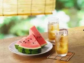 夏天吃瓜喝茶,瓜果飘香，茶香四溢