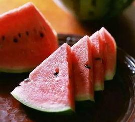 夏天吃瓜喝茶,瓜果飘香，茶香四溢