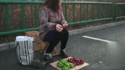 隔壁村吃瓜大妈,隔壁村吃瓜大妈的八卦风云录