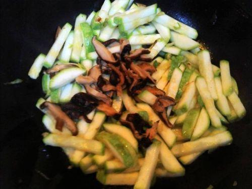 月经吃角瓜行吗,月经期间食用角瓜的适宜性探讨